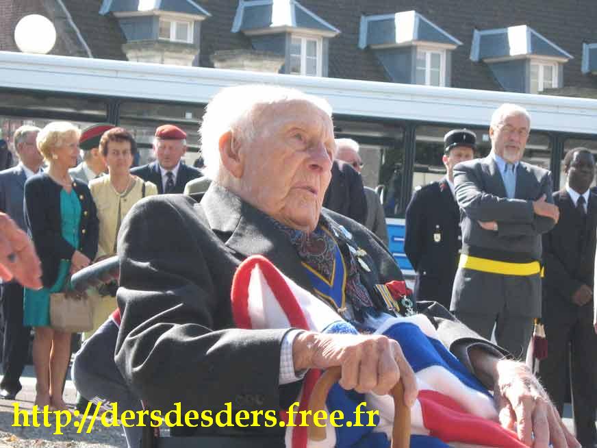 Henry Allingham, Place du 11 novembre